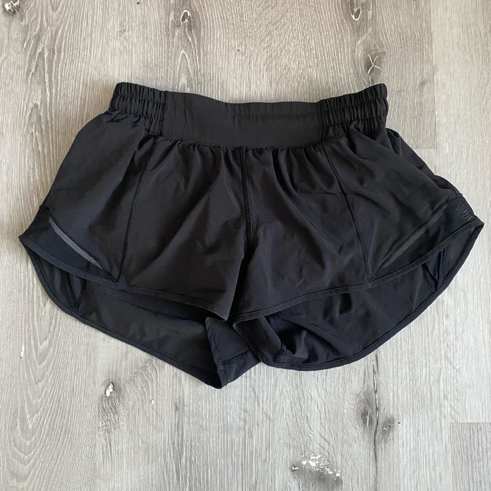 Lululemon hotty hot shorts 2.5” black size 6